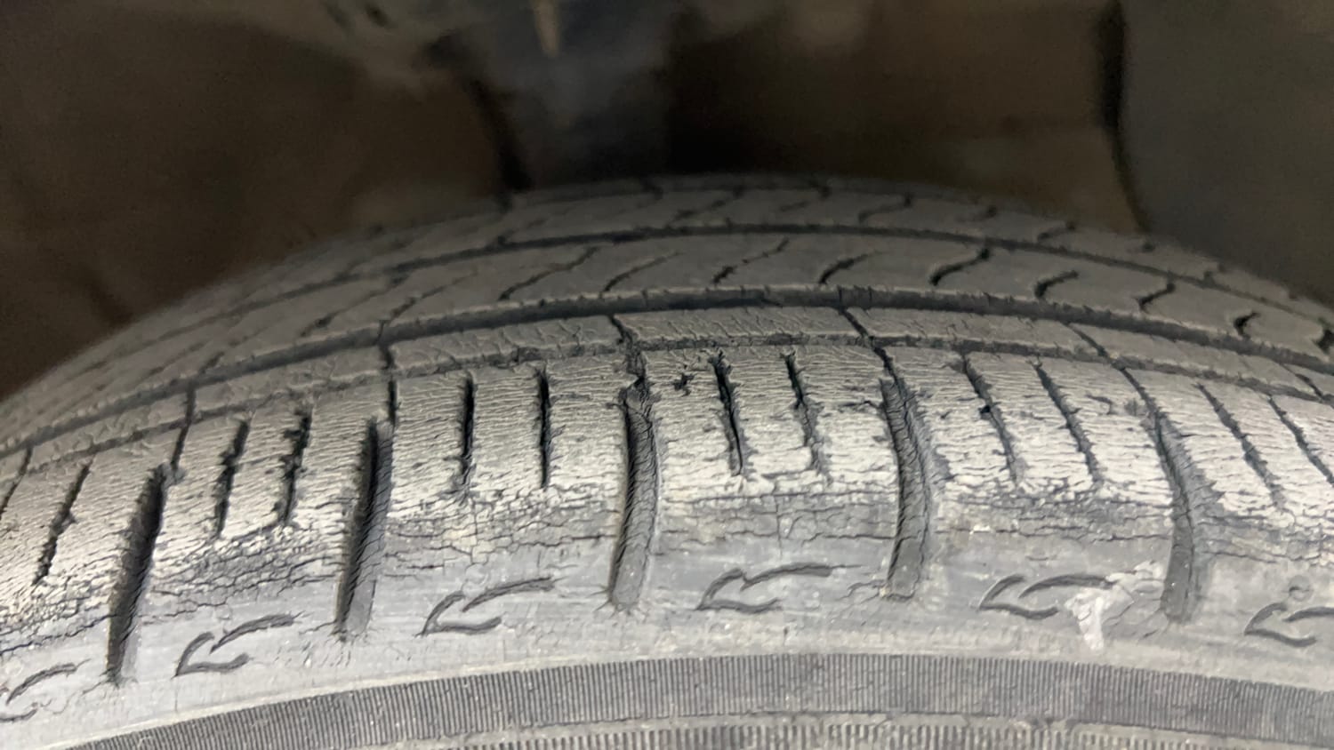 Used 2023 Hyundai Aura SX 1.2 CNG Cng Manual tyres RIGHT FRONT TYRE TREAD VIEW