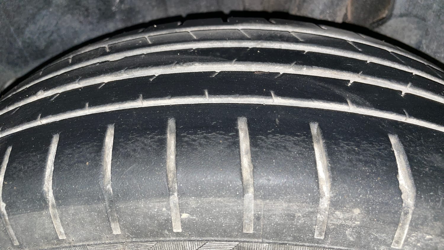 Used 2019 Maruti Suzuki Swift ZXi AMT Petrol Automatic tyres LEFT REAR TYRE TREAD VIEW
