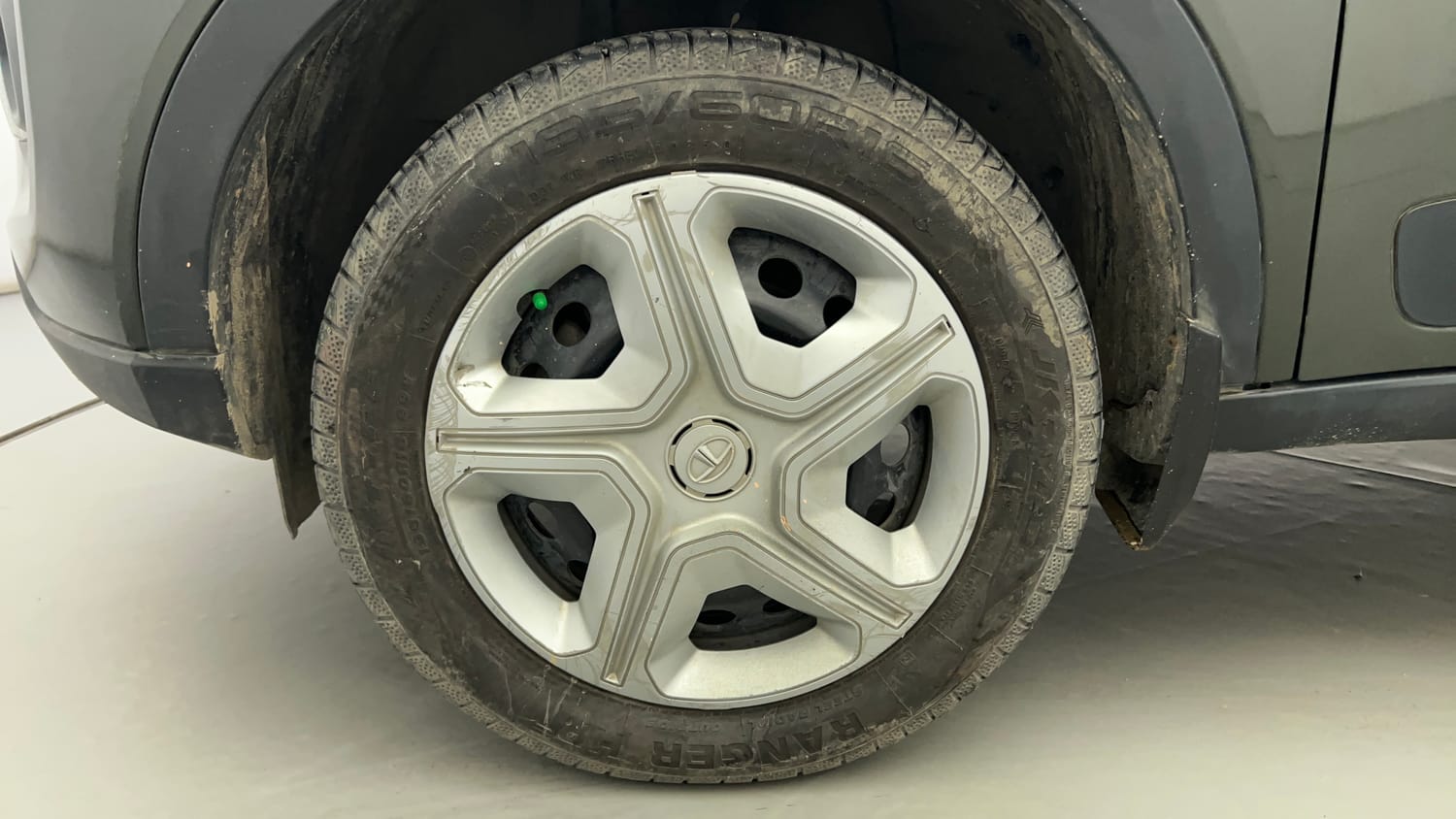 Used 2021 Tata Nexon XM Petrol Manual tyres LEFT FRONT TYRE RIM VIEW