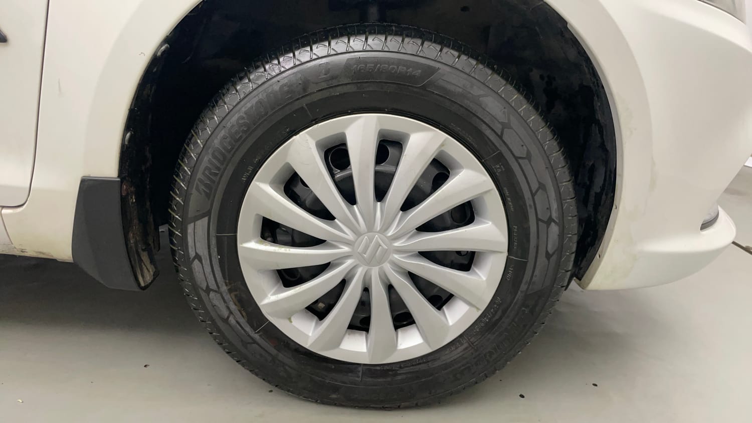 Used 2015 Maruti Suzuki Swift Dzire VXI Petrol Manual tyres RIGHT FRONT TYRE RIM VIEW