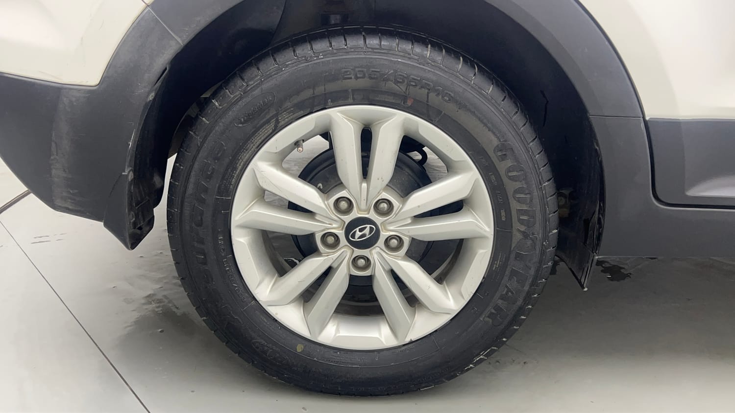 Used 2016 Hyundai Creta 1.6 SX Plus Petrol Petrol Manual tyres RIGHT REAR TYRE RIM VIEW
