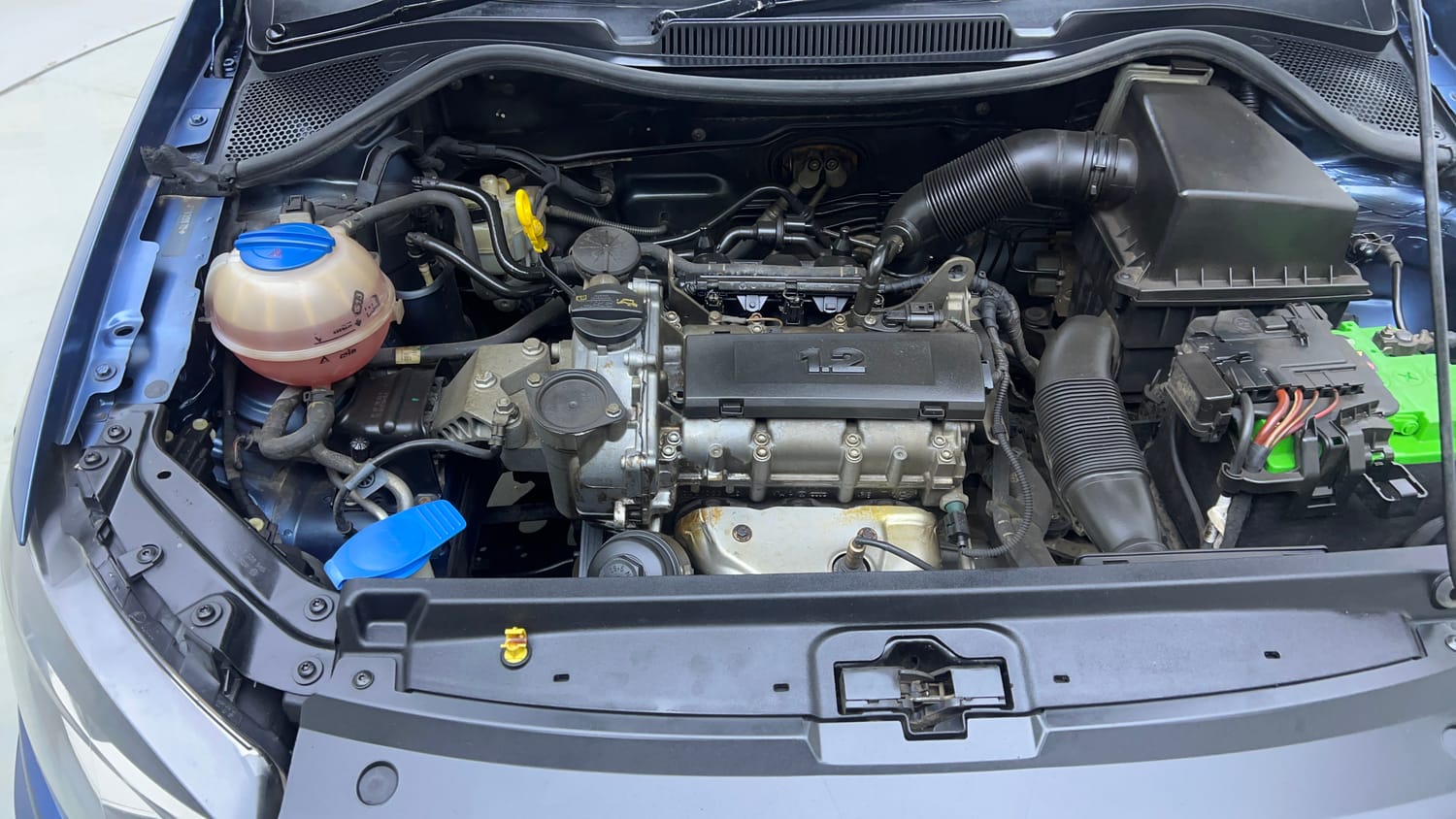 Used 2017 Volkswagen Ameo Highline1.2L (P) Petrol Manual engine ENGINE RIGHT SIDE VIEW
