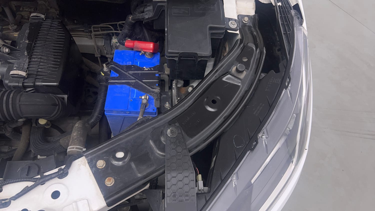 Used 2021 Nissan Magnite XL Petrol Manual engine ENGINE LEFT SIDE VIEW