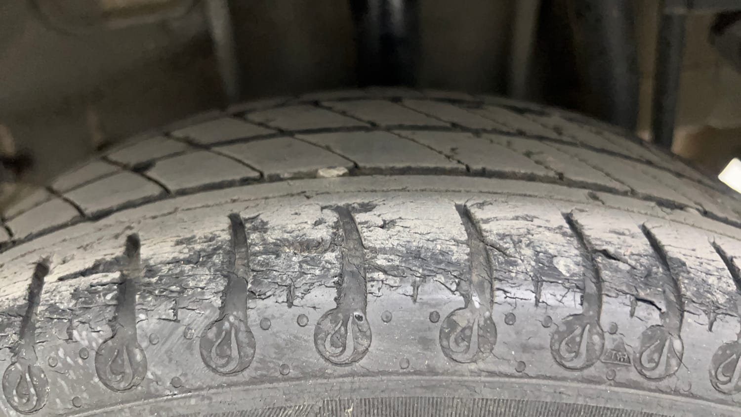 Used 2020 Tata Tiago Revotron XZ Petrol Manual tyres LEFT REAR TYRE TREAD VIEW
