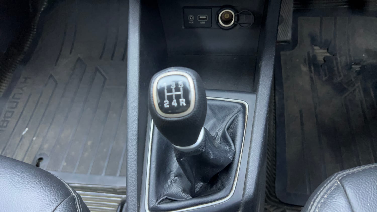 Used 2014 Hyundai Elite i20 Sportz 1.2 Petrol Manual interior GEAR  KNOB VIEW
