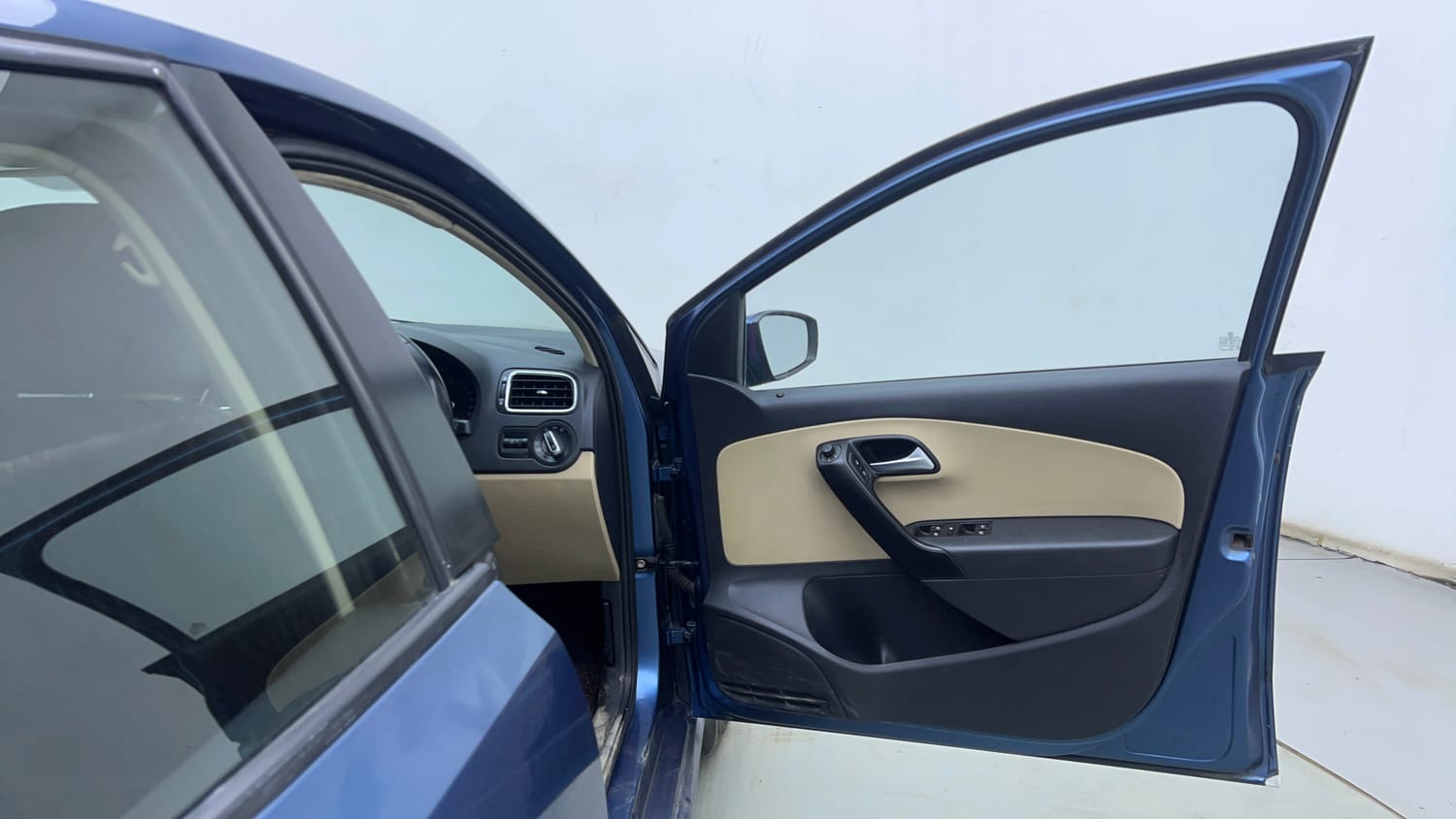 Used 2017 Volkswagen Ameo Highline1.2L (P) Petrol Manual interior RIGHT FRONT DOOR OPEN VIEW