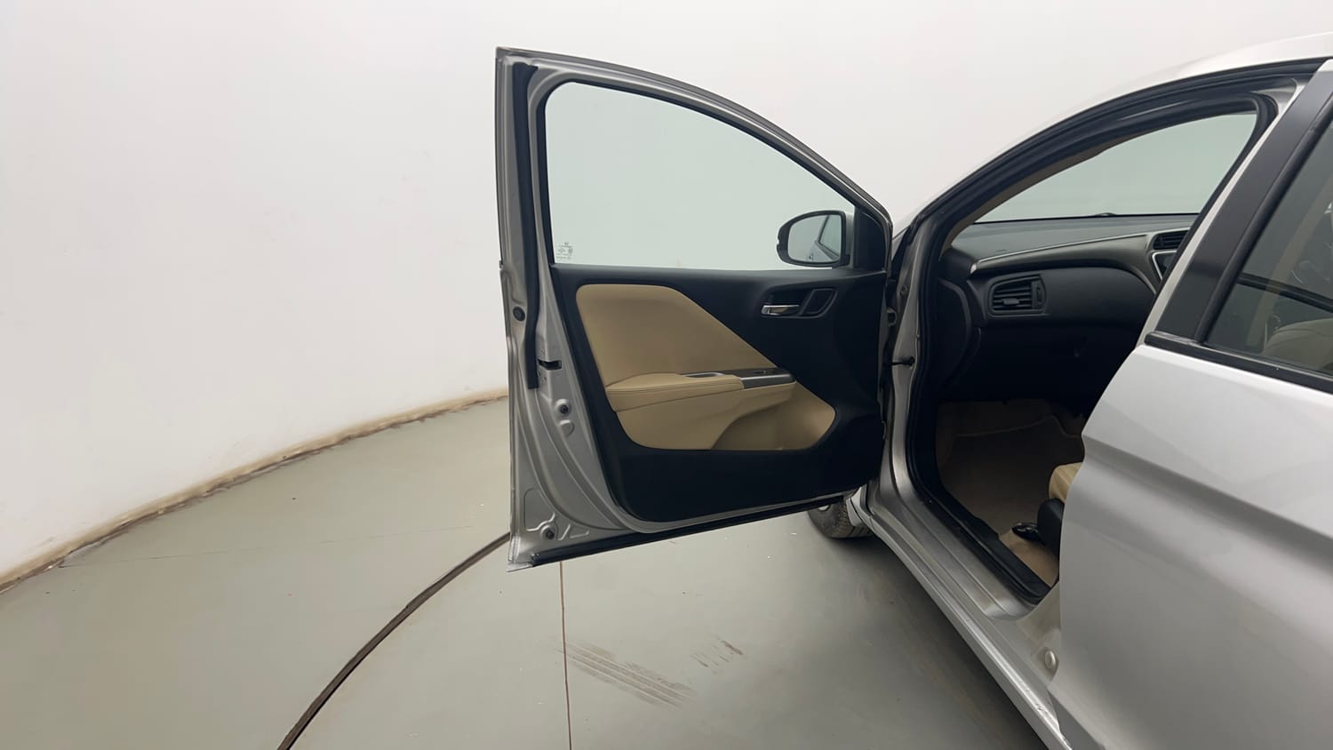 Used 2015 Honda City VX Petrol Manual interior LEFT FRONT DOOR OPEN VIEW