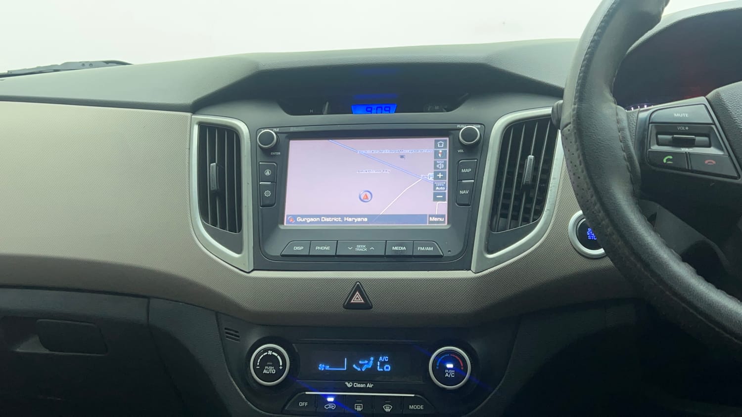 Used 2016 Hyundai Creta 1.6 SX Plus Petrol Petrol Manual top_features Integrated (in-dash) music system