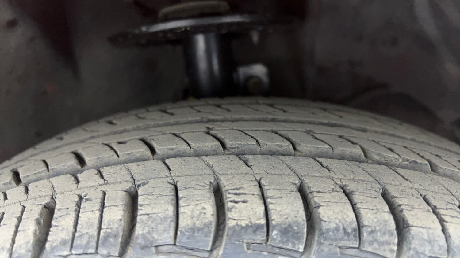 Used 2016 Maruti Suzuki Baleno Delta 1.2 AT Petrol Automatic tyres RIGHT FRONT TYRE TREAD VIEW
