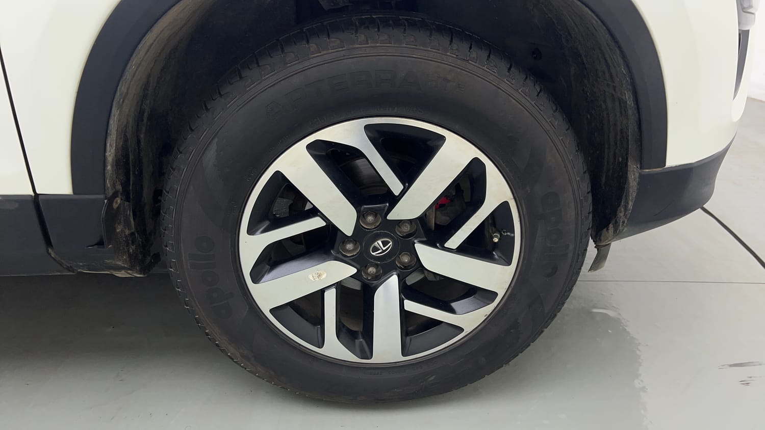 Used 2021 Tata Harrier XZA Plus Dual Tone Diesel Automatic tyres RIGHT FRONT TYRE RIM VIEW
