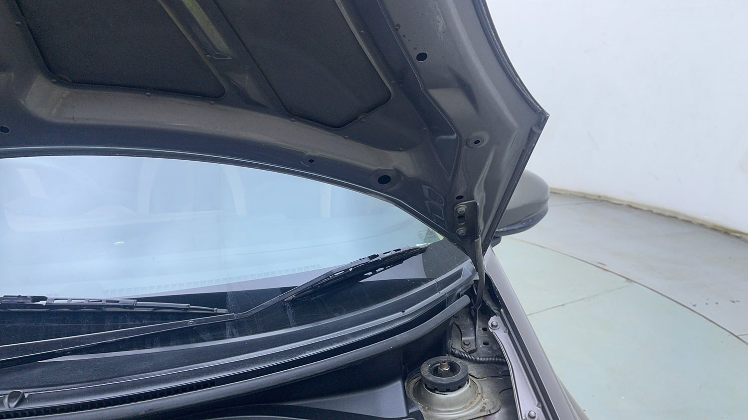 Used 2013 Honda Brio S(O)MT Petrol Manual engine ENGINE LEFT SIDE HINGE & APRON VIEW