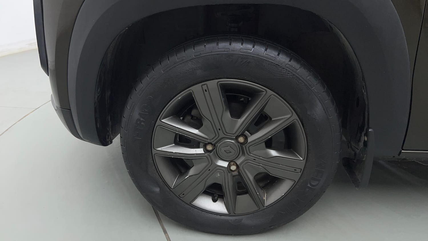Used 2020 Renault Kwid CLIMBER 1.0 Petrol Manual tyres LEFT FRONT TYRE RIM VIEW