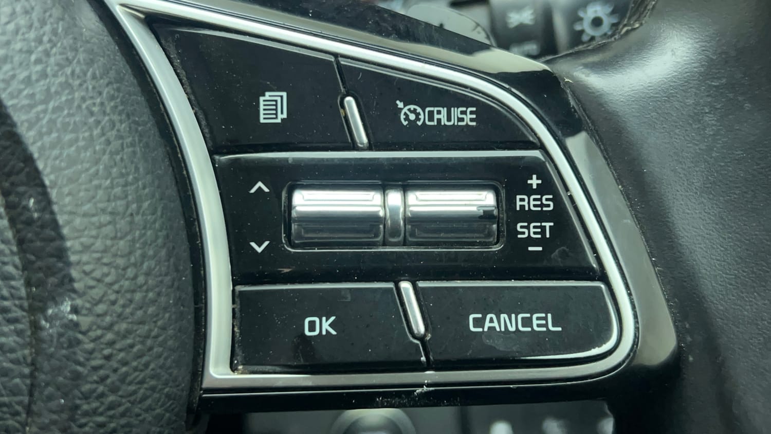 Used 2022 Kia Seltos X Line 1.5 Diesel AT Diesel Automatic top_features Cruise control