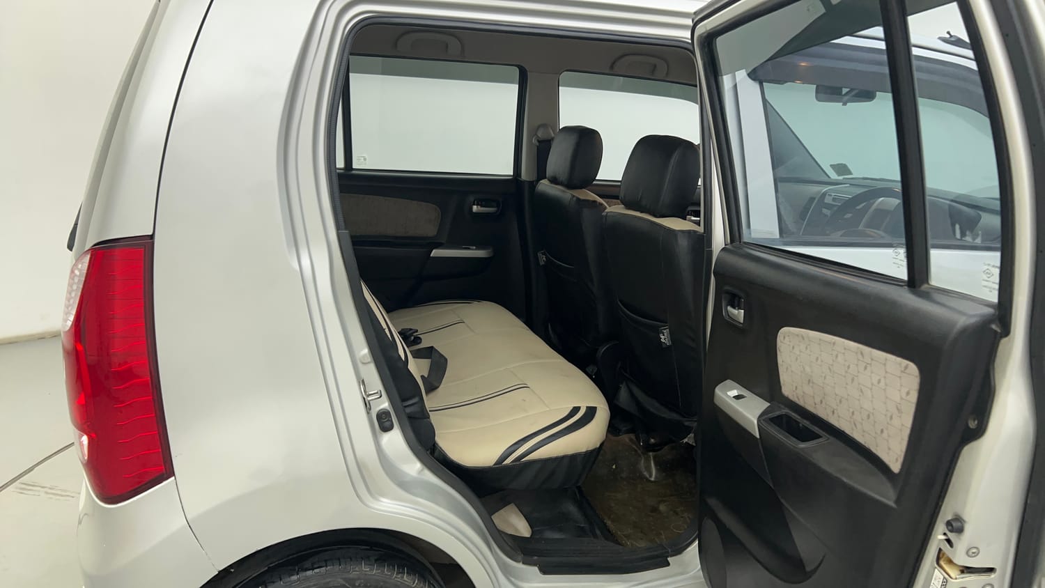 Used 2016 Maruti Suzuki Wagon R 1.0 VXI Petrol + CNG (Outside Fitted) Cng Manual interior RIGHT SIDE REAR DOOR CABIN VIEW