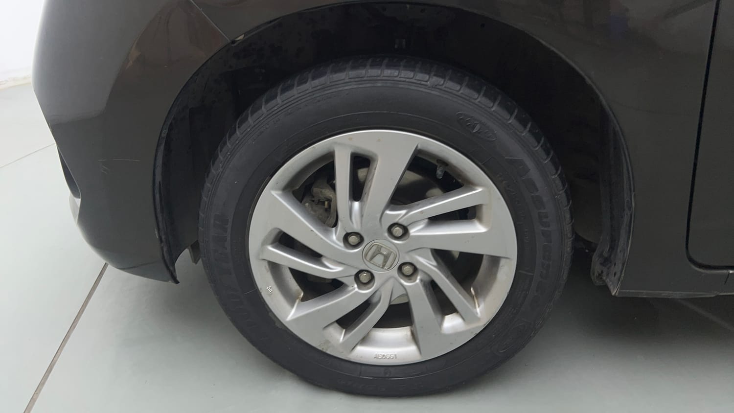 Used 2022 Honda Jazz VX CVT Petrol Automatic tyres LEFT FRONT TYRE RIM VIEW