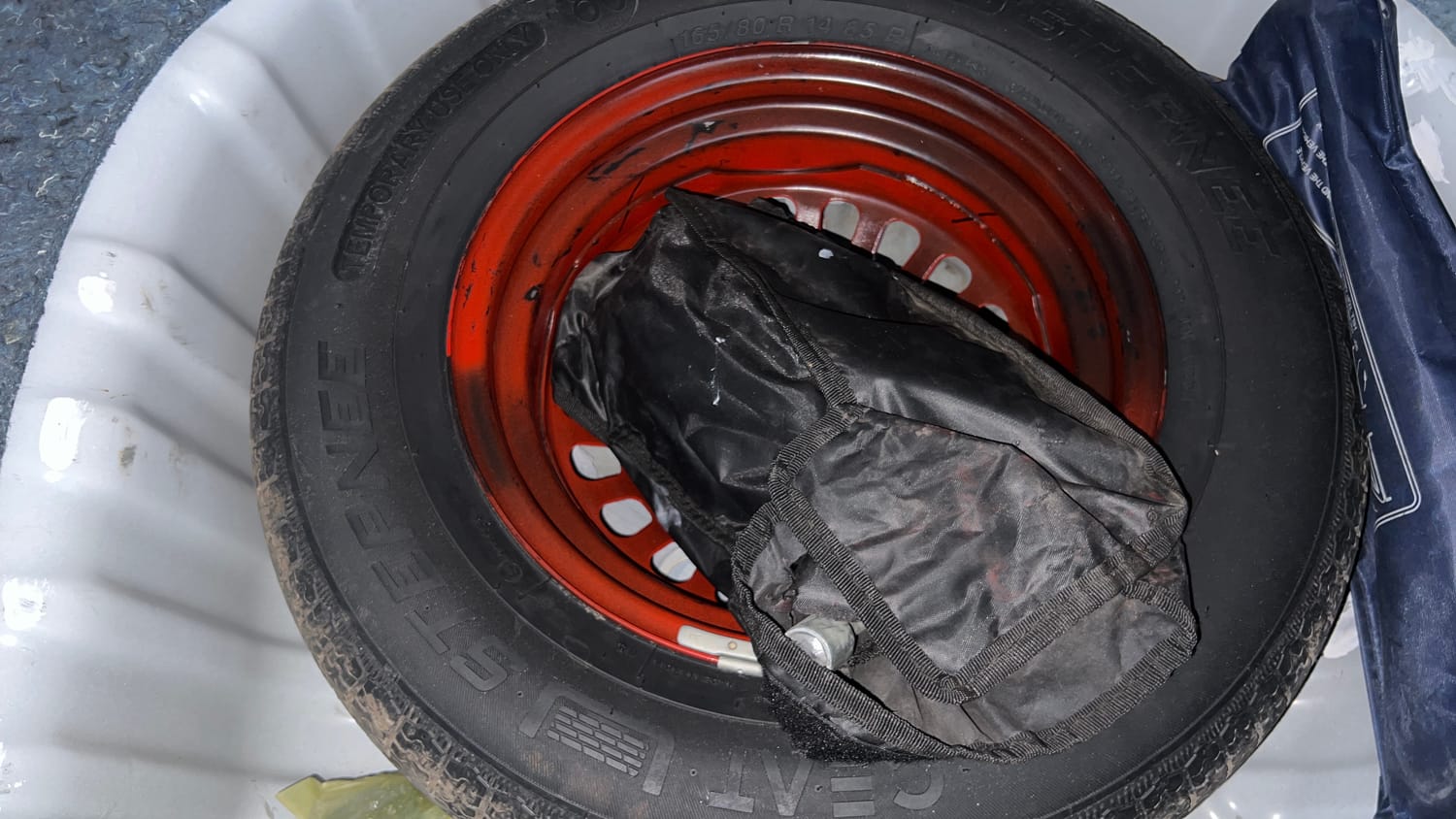 Used 2024 Nissan Magnite XE AMT Petrol Automatic tyres SPARE TYRE VIEW