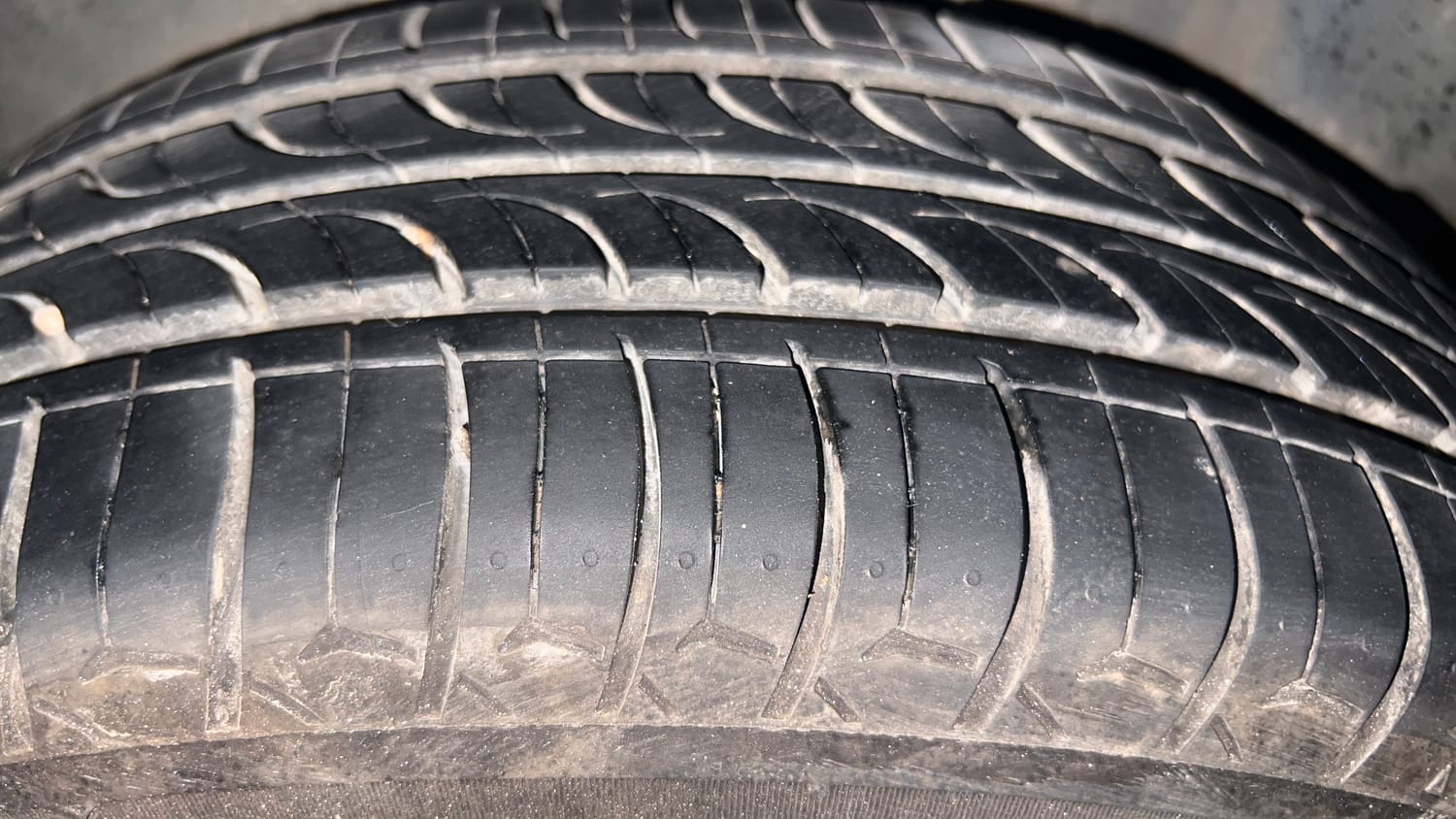 Used 2015 Volkswagen Vento Highline Diesel Diesel Manual tyres LEFT REAR TYRE TREAD VIEW
