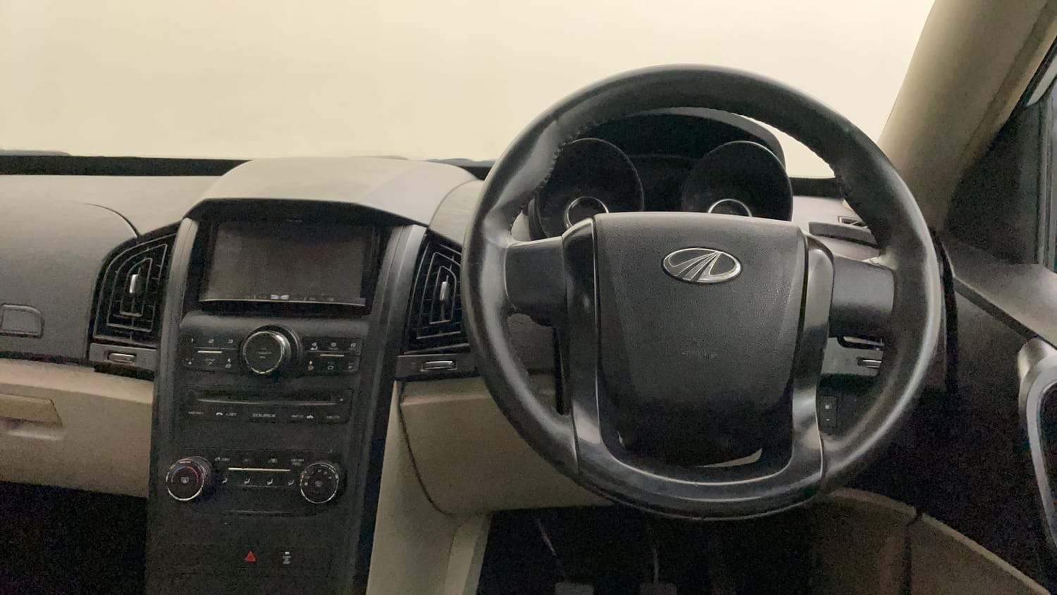 Used 2016 Mahindra XUV500 W4 Diesel Manual interior STEERING VIEW