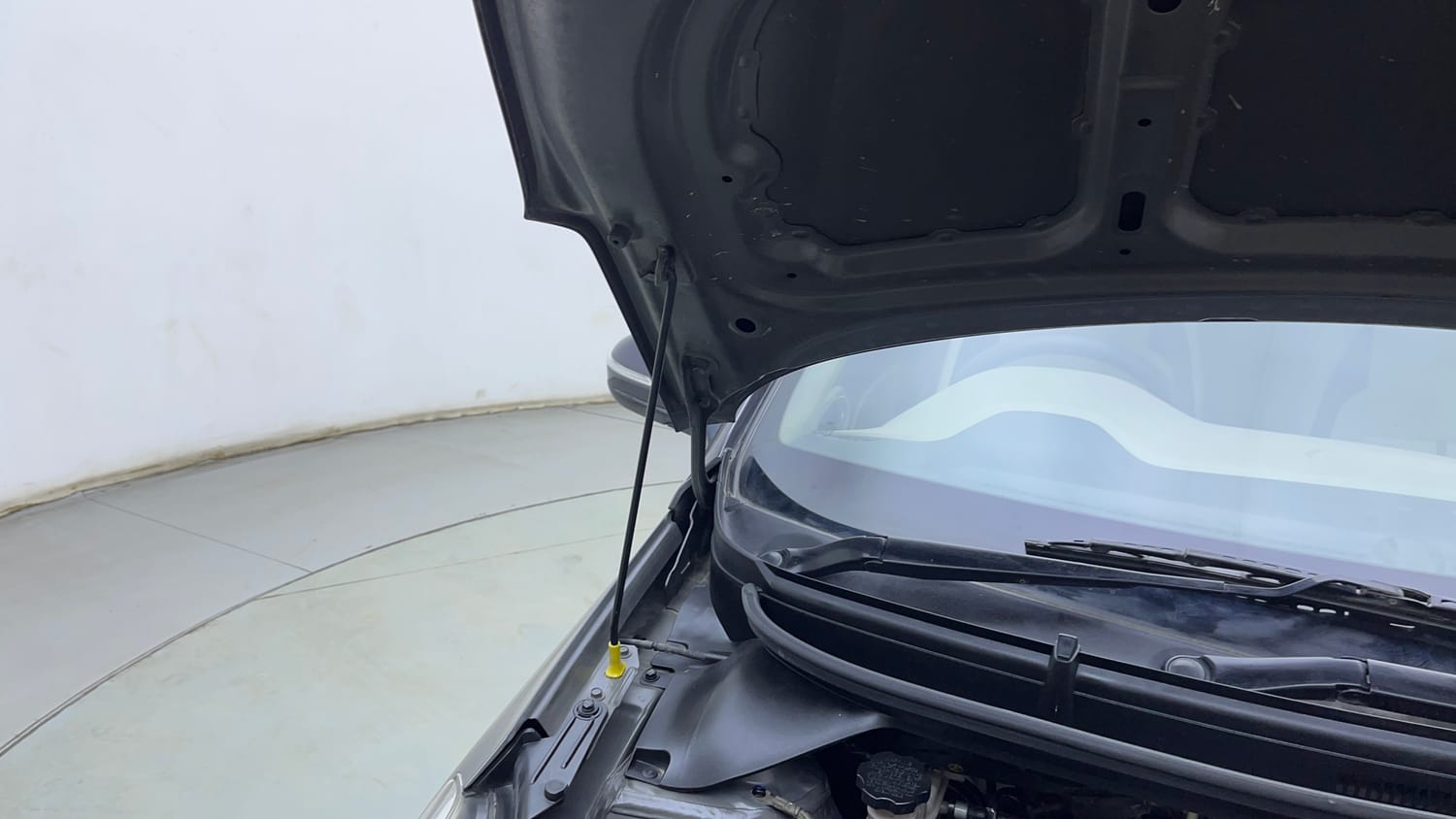 Used 2017 Hyundai Elite i20 Asta 1.2 Petrol Manual engine ENGINE RIGHT SIDE HINGE & APRON VIEW