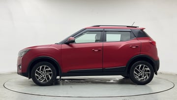 Used 2023 Mahindra XUV 300 W8 (O) 1.5 Diesel AMT Diesel Automatic Image