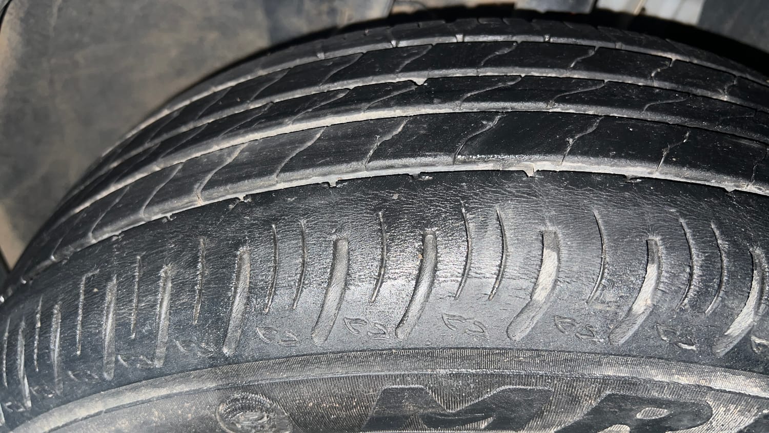 Used 2024 Nissan Magnite XE AMT Petrol Automatic tyres RIGHT FRONT TYRE TREAD VIEW