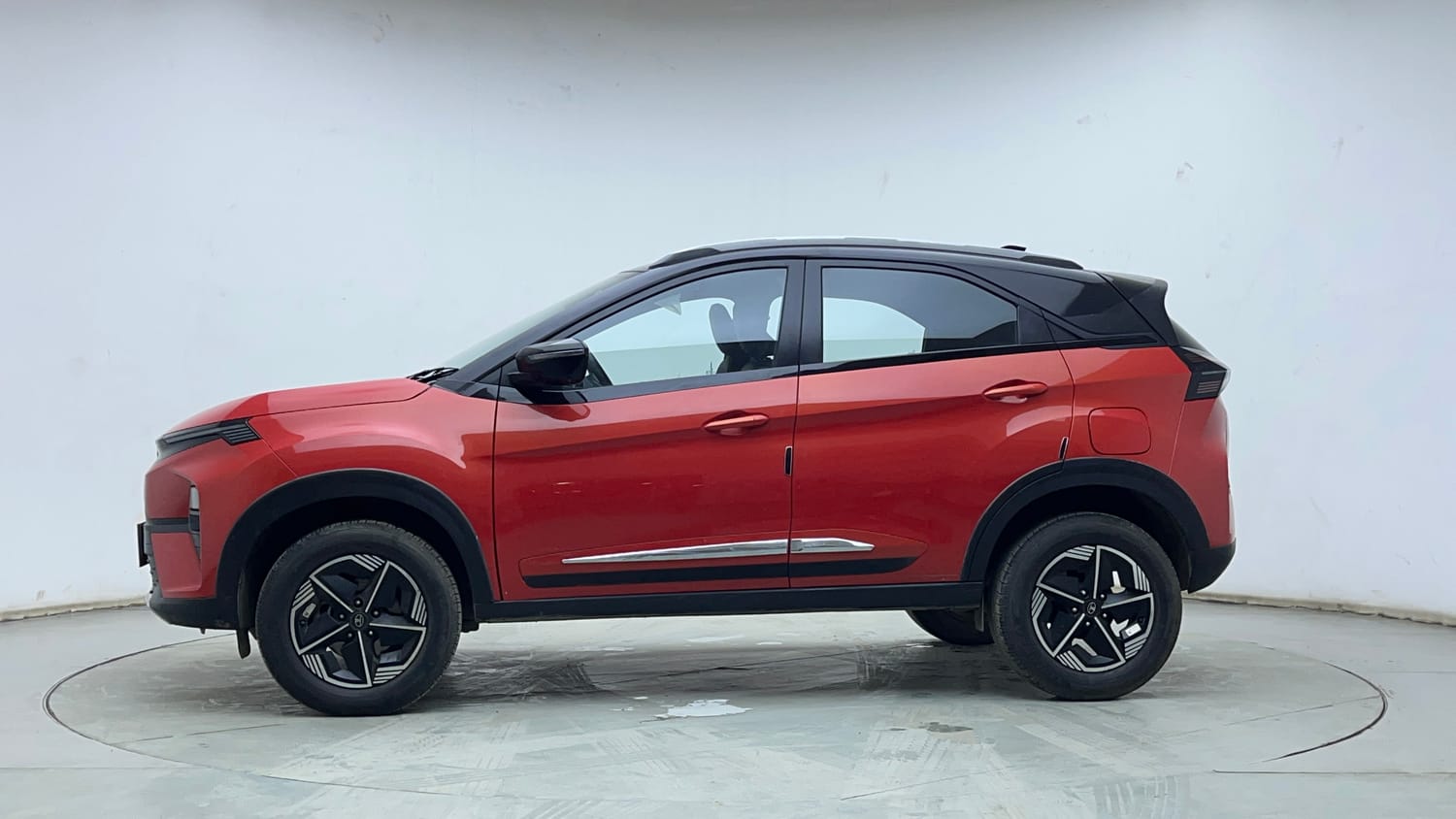 Used 2024 Tata Nexon Fearless Plus S 1.2 Revotron Petrol 6MT DT Petrol Manual exterior LEFT SIDE VIEW