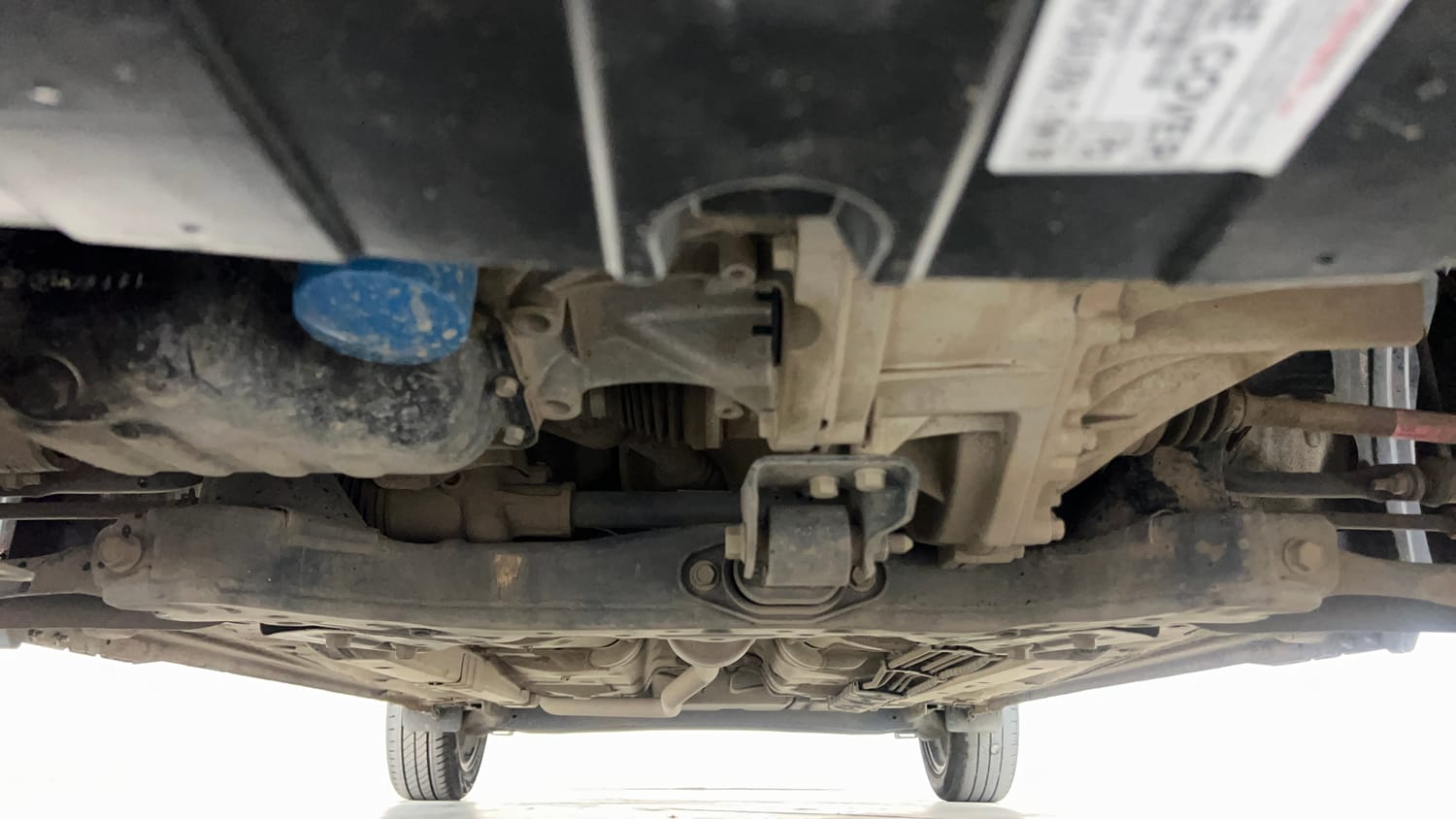 Used 2023 Hyundai Aura SX 1.2 CNG Cng Manual extra FRONT LEFT UNDERBODY VIEW