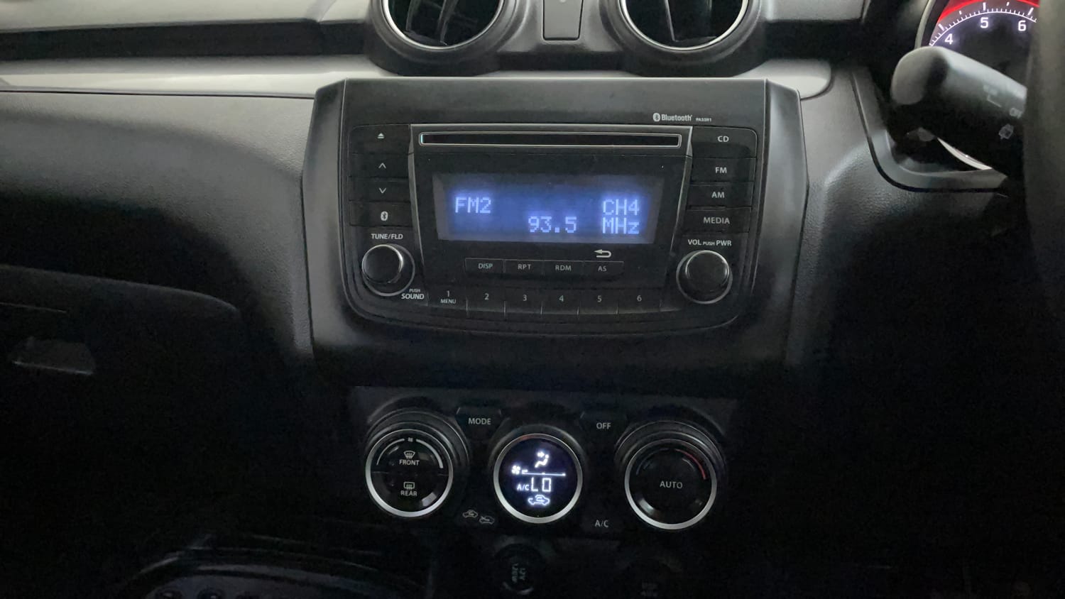 Used 2019 Maruti Suzuki Swift ZXi AMT Petrol Automatic top_features Integrated (in-dash) music system