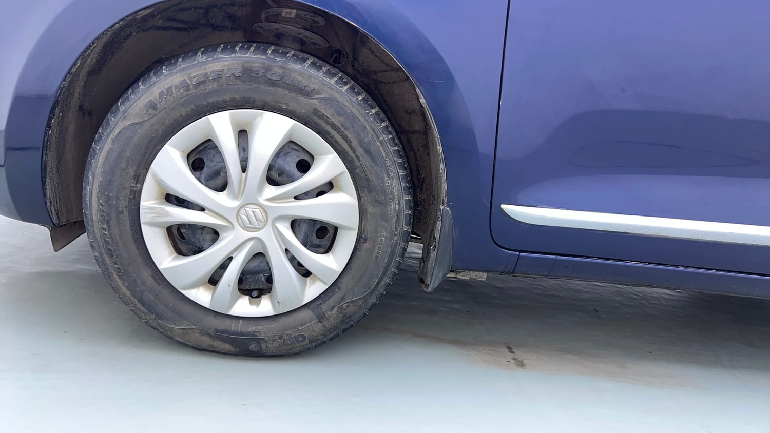 Used 2019 Maruti Suzuki Swift VXi AMT Petrol Automatic tyres LEFT FRONT TYRE RIM VIEW