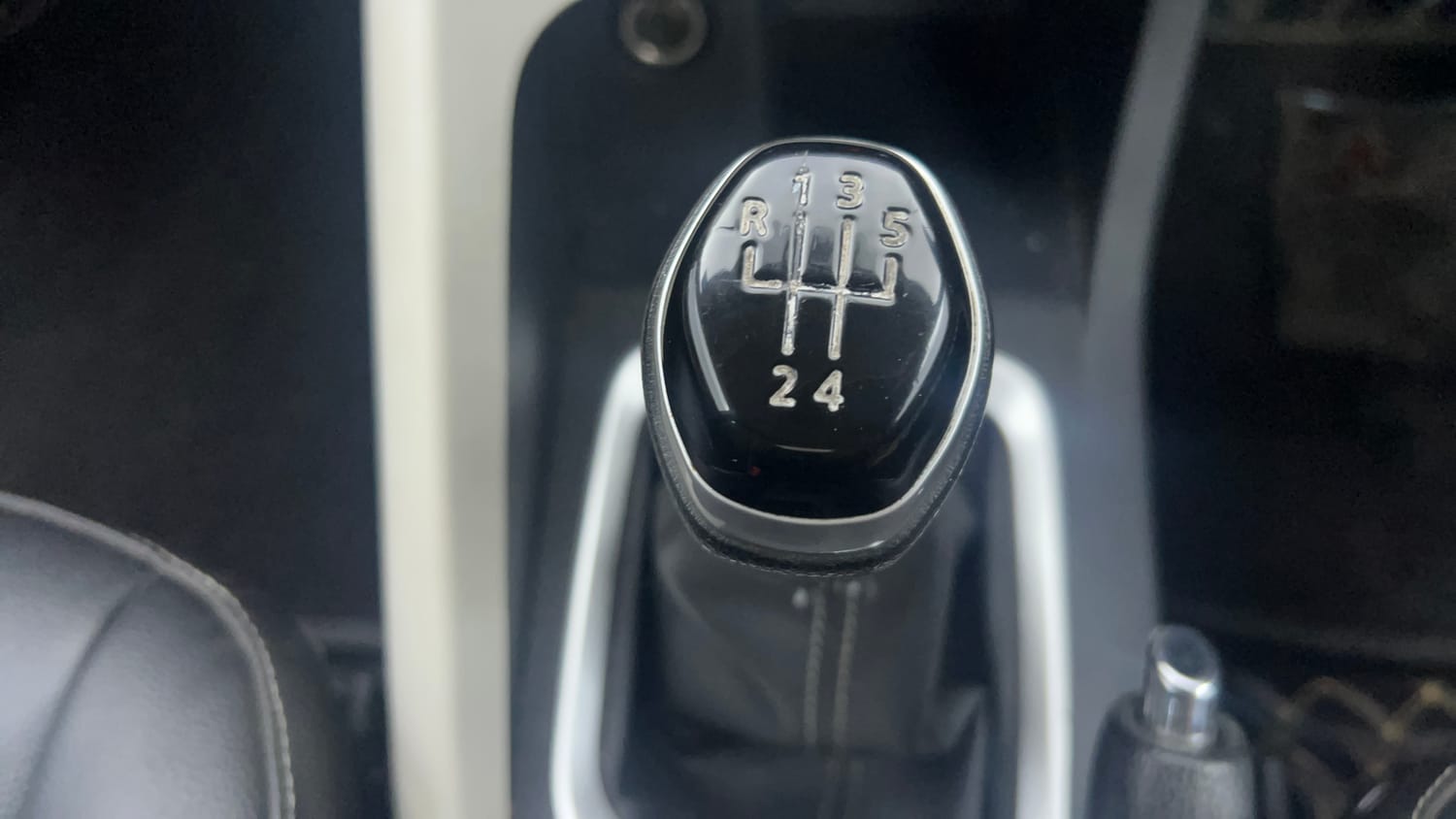 Used 2021 Nissan Magnite XL Petrol Manual interior GEAR  KNOB VIEW