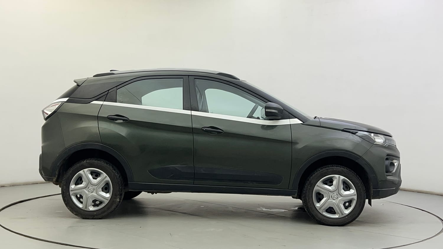 Used 2021 Tata Nexon XM Petrol Manual exterior RIGHT SIDE VIEW