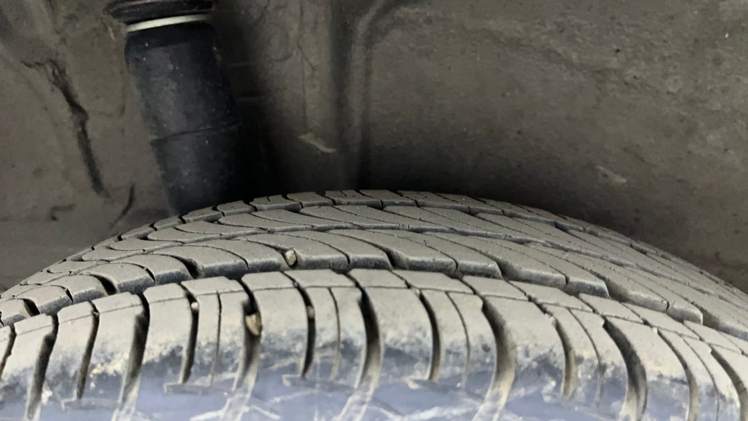Used 2022 Maruti Suzuki Wagon R ZXi 1.2 Petrol Manual tyres RIGHT REAR TYRE TREAD VIEW