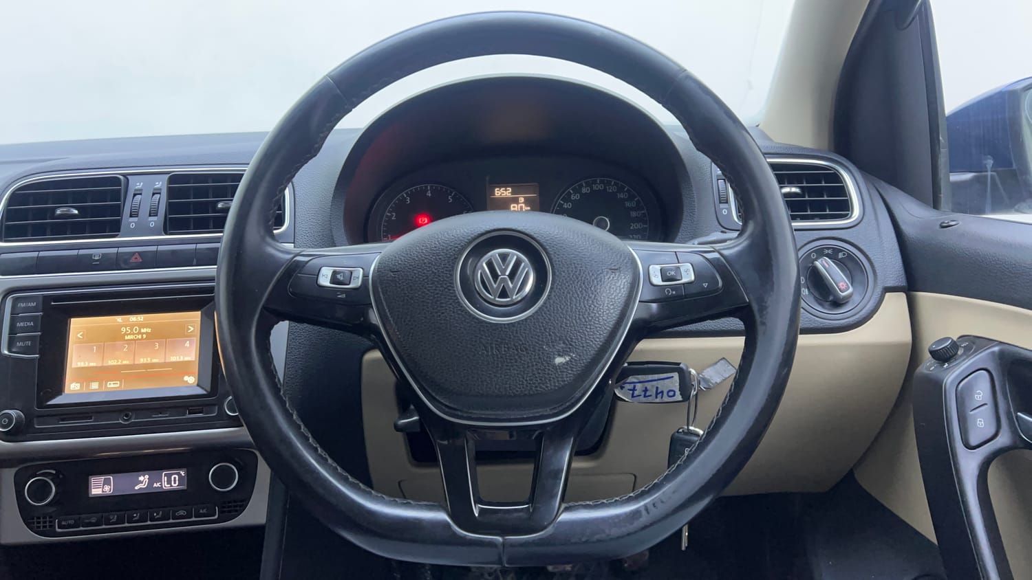 Used 2017 Volkswagen Ameo Highline1.2L (P) Petrol Manual interior STEERING VIEW