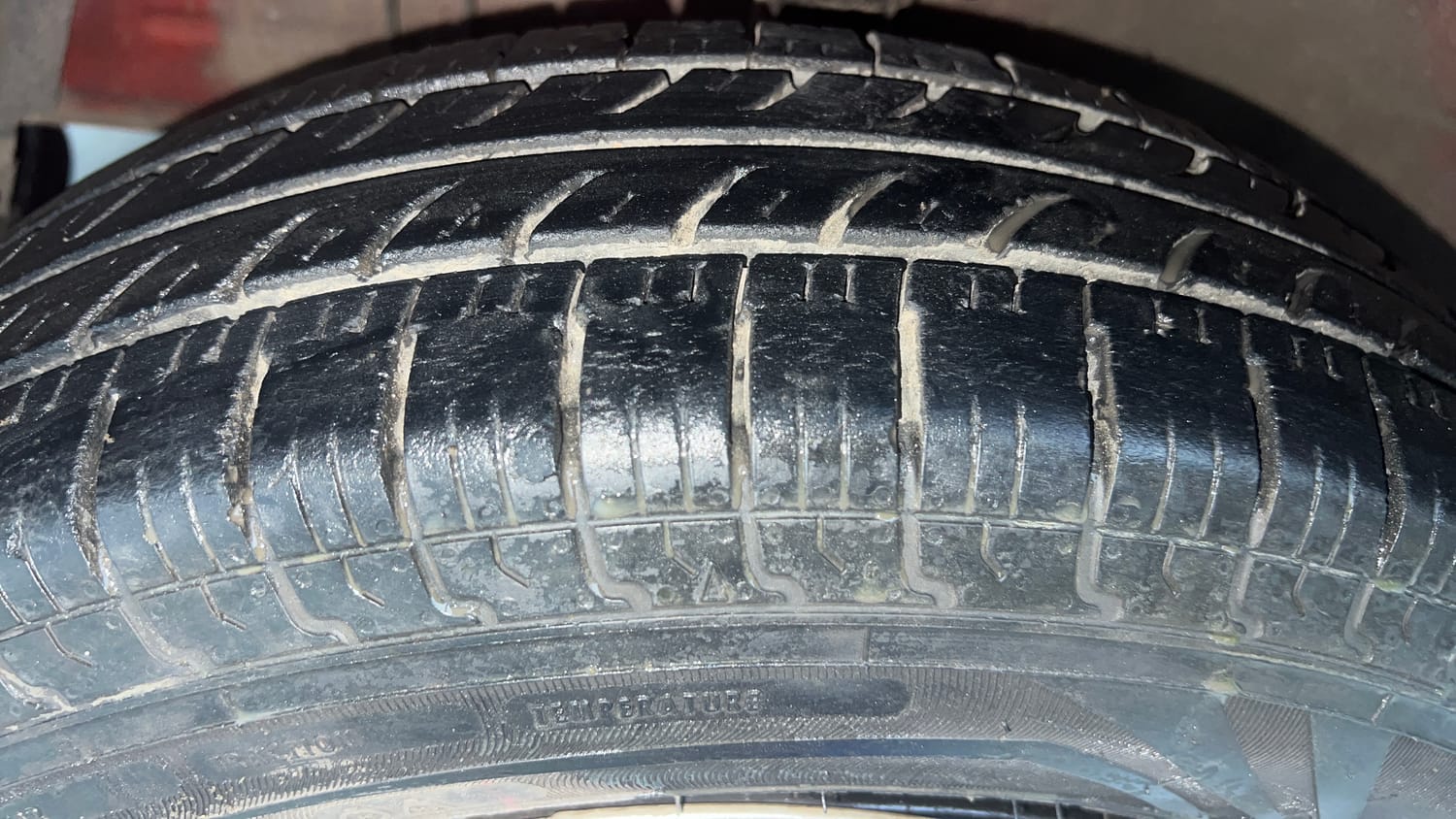 Used 2015 Maruti Suzuki Swift VXi Petrol Manual tyres LEFT FRONT TYRE TREAD VIEW