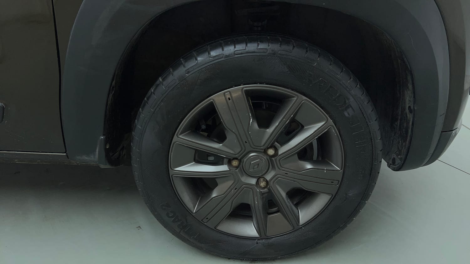 Used 2020 Renault Kwid CLIMBER 1.0 Petrol Manual tyres RIGHT FRONT TYRE RIM VIEW