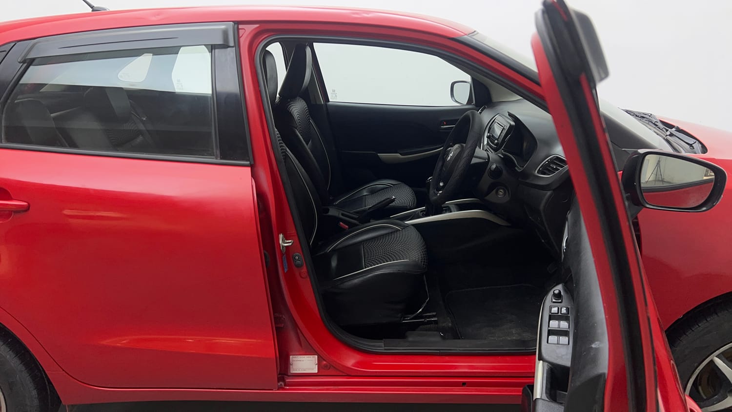 Used 2015 Maruti Suzuki Baleno Delta 1.2 Petrol Manual interior RIGHT SIDE FRONT DOOR CABIN VIEW