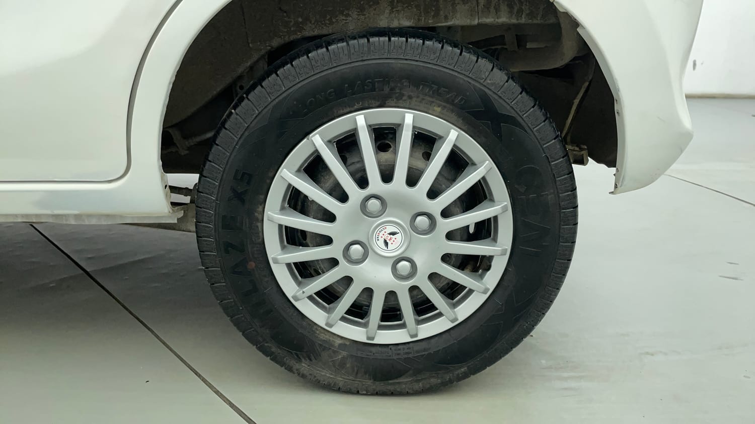 Used 2014 Maruti Suzuki Alto 800 Lxi Petrol Manual tyres LEFT REAR TYRE RIM VIEW
