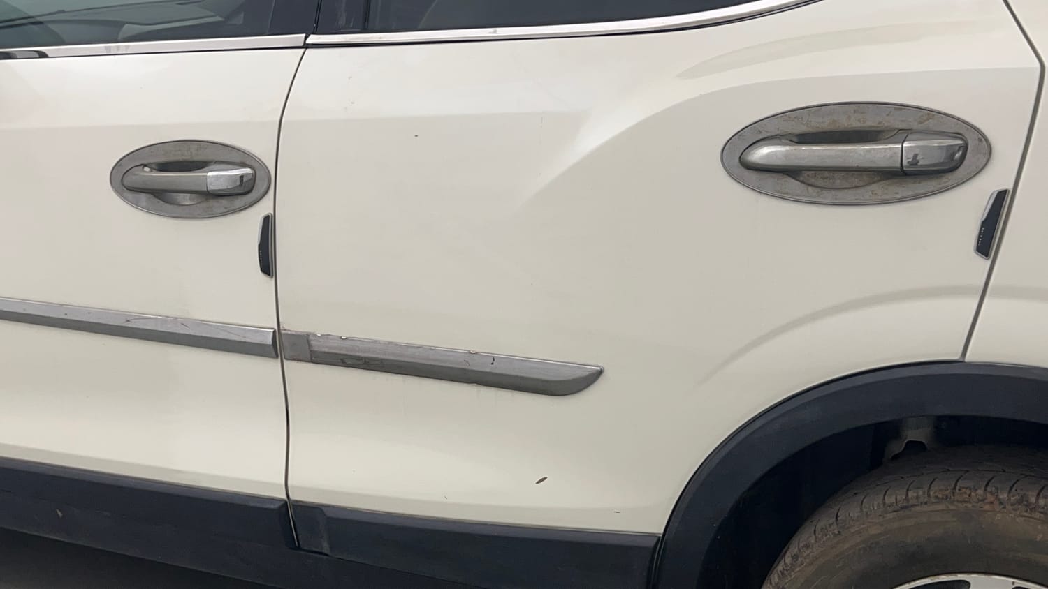 Used 2022 Mahindra XUV 300 W8 (O) 1.5 Diesel Diesel Manual dents MINOR DENT