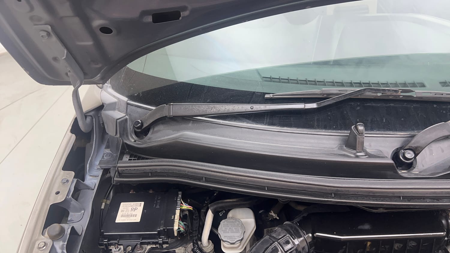 Used 2019 Maruti Suzuki Wagon R LXi 1.0 CNG Cng Manual engine ENGINE RIGHT SIDE HINGE & APRON VIEW