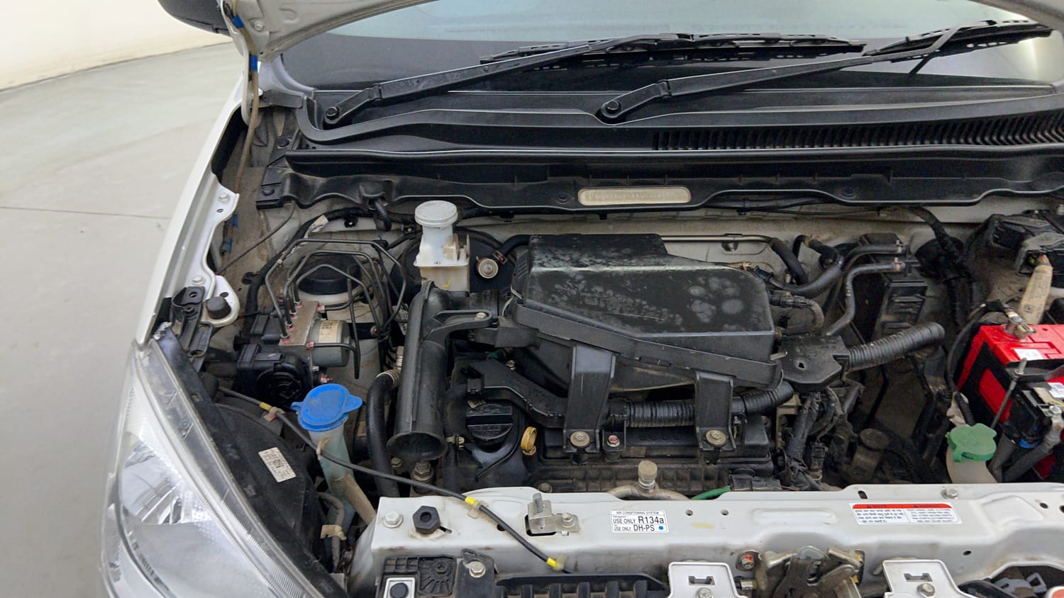 Used 2023 Maruti Suzuki Alto K10 VXi Petrol Manual engine ENGINE RIGHT SIDE HINGE & APRON VIEW