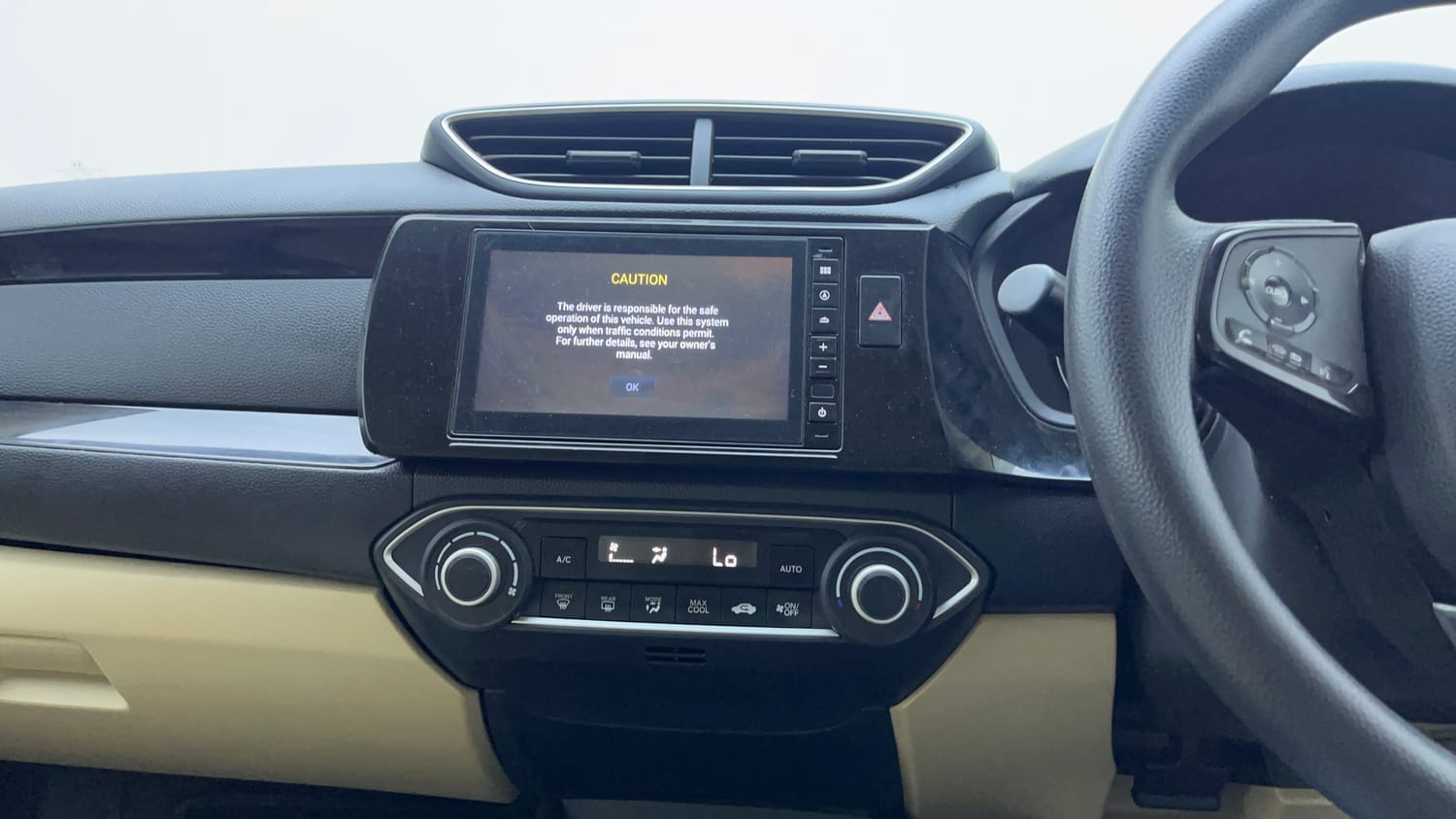 Used 2018 Honda Amaze 1.2 VX i-VTEC Petrol Manual interior MUSIC SYSTEM & AC CONTROL VIEW