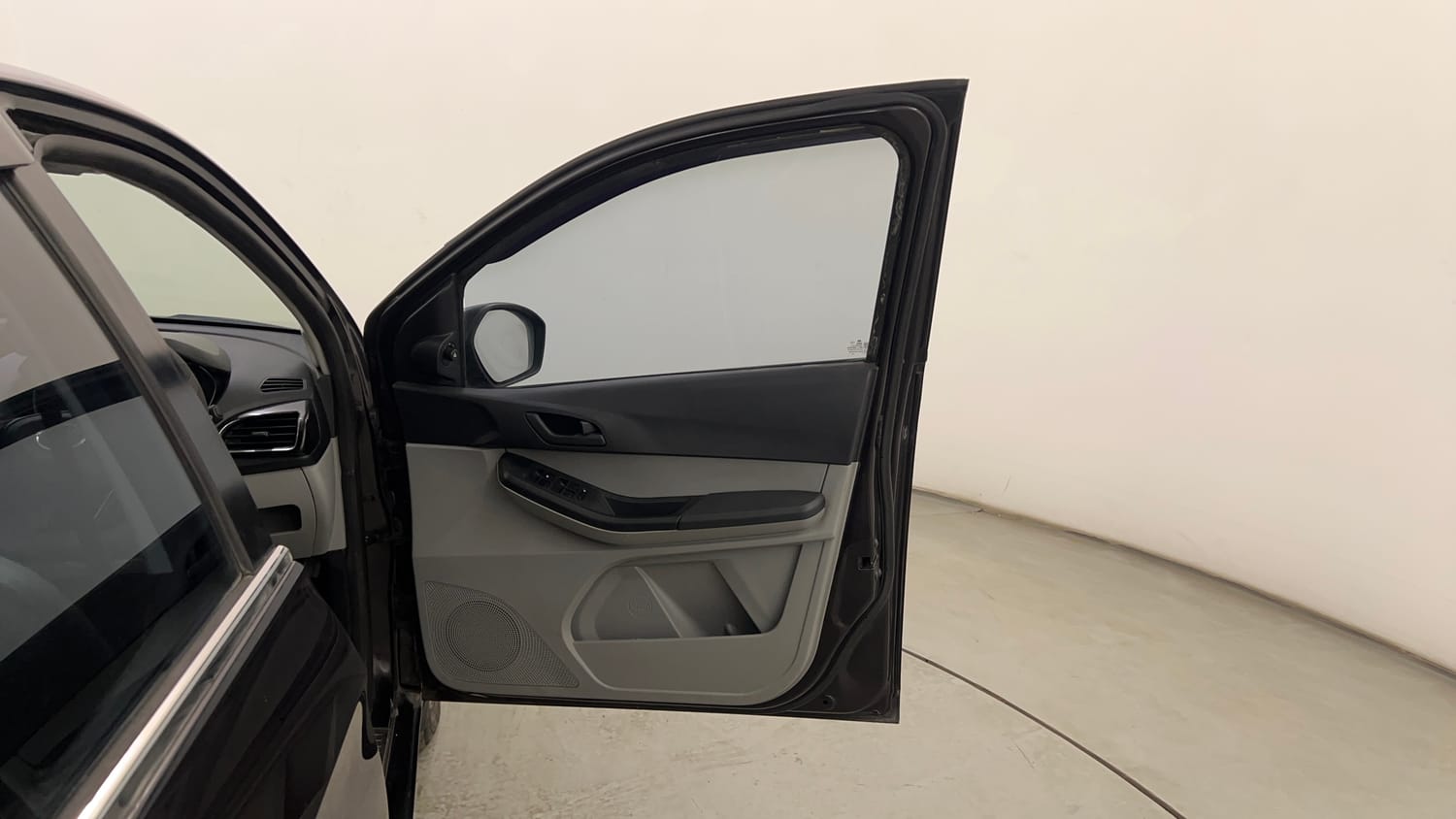 Used 2022 Tata Tiago XT CNG Cng Manual interior RIGHT FRONT DOOR OPEN VIEW