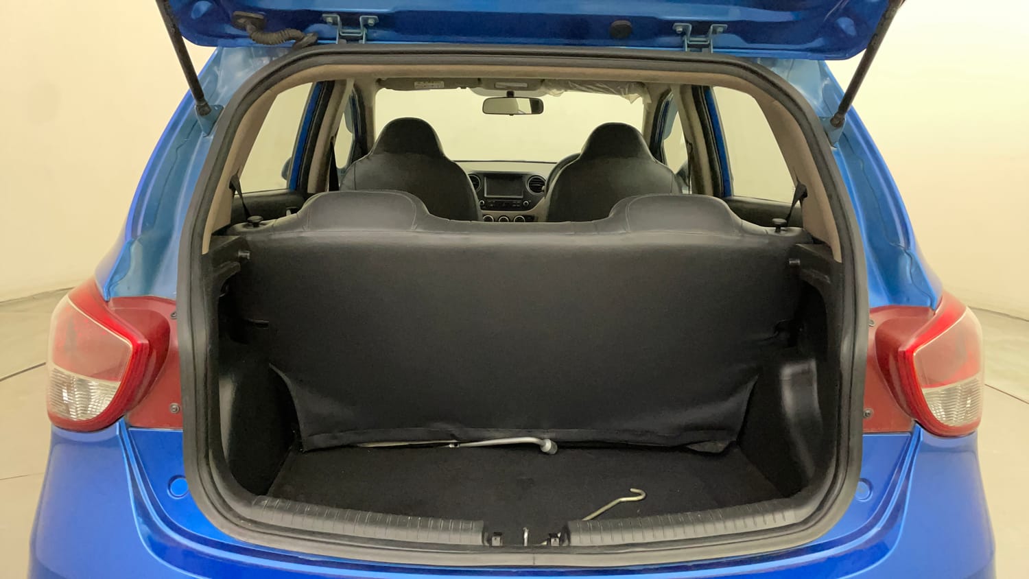 Used 2018 Hyundai Grand i10 Sportz AT 1.2 Kappa VTVT Petrol Automatic interior DICKY INSIDE VIEW
