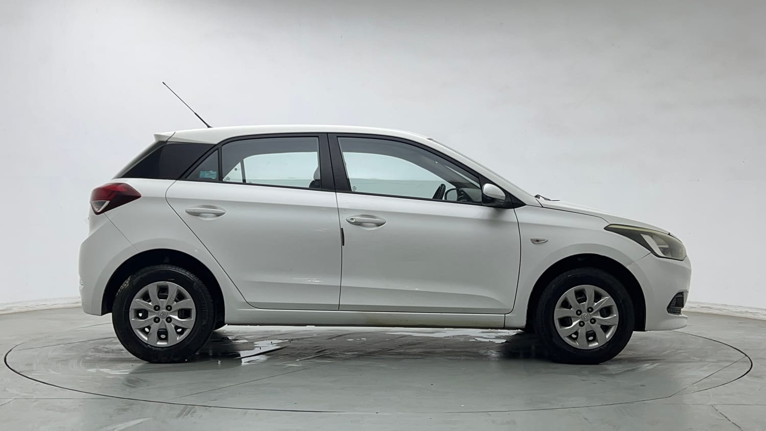 Used 2016 Hyundai Elite i20 Magna 1.2 Petrol Manual exterior RIGHT SIDE VIEW