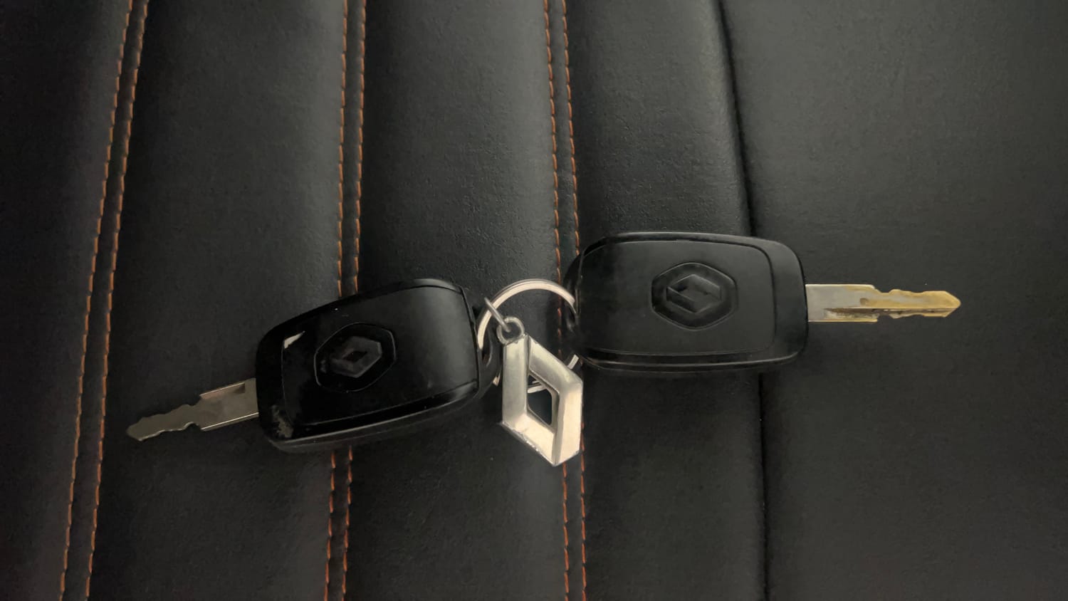 Used 2020 Renault Kwid 1.0 RXT Opt Petrol Manual extra CAR KEY VIEW