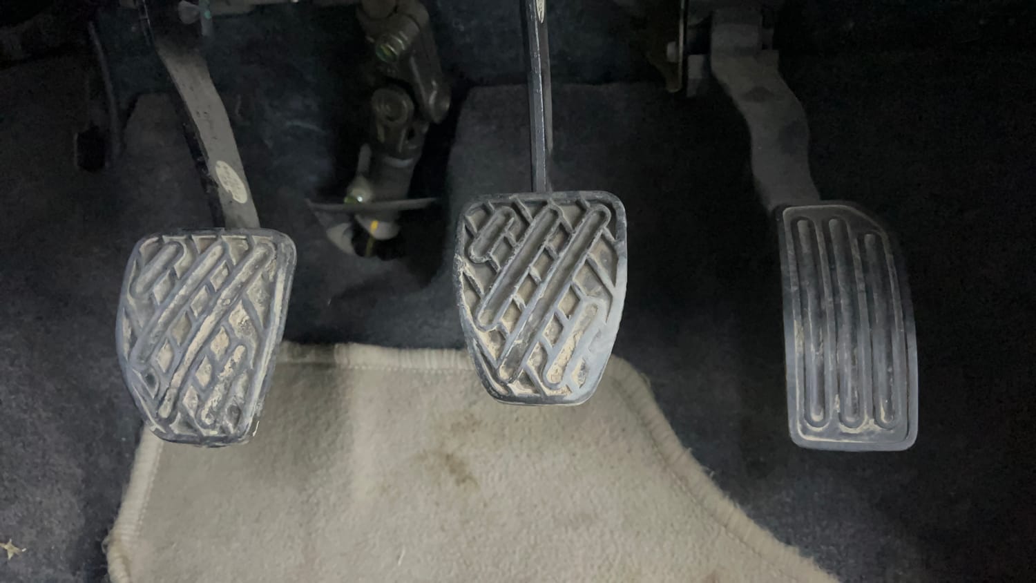 Used 2014 Datsun GO T Petrol Manual interior PEDALS VIEW