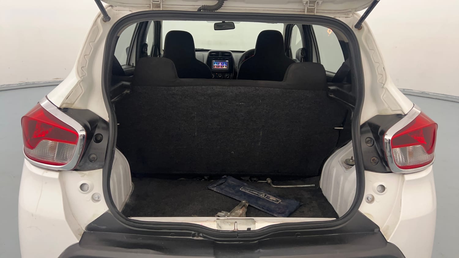 Used 2018 Renault Kwid RXT (O) 1.0 SCE Edition Petrol Manual interior DICKY INSIDE VIEW