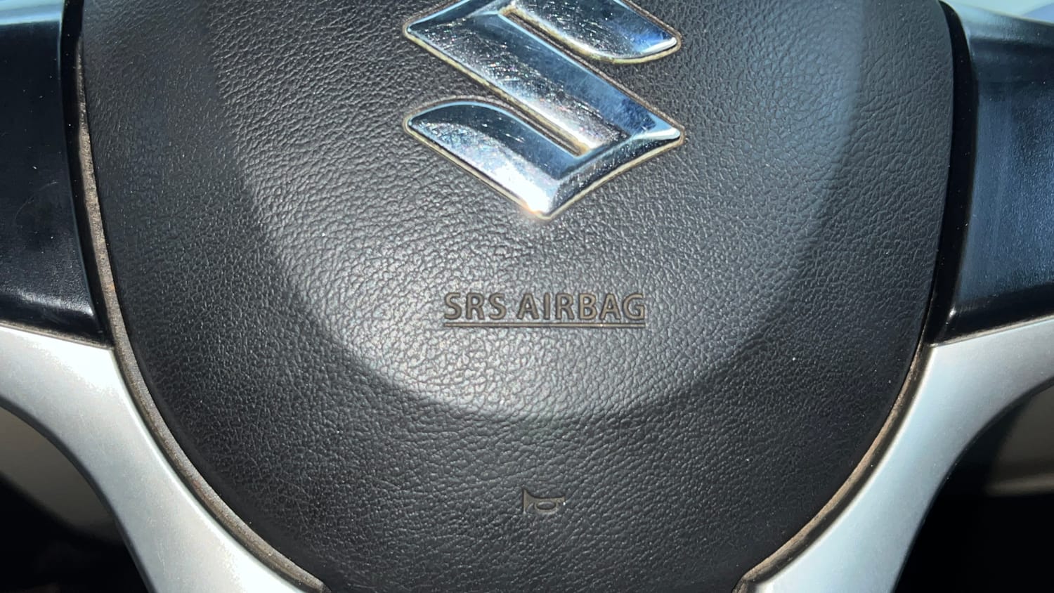 Used 2019 Maruti Suzuki Wagon R 1.0 VXi 1.0 Petrol Manual top_features Airbags