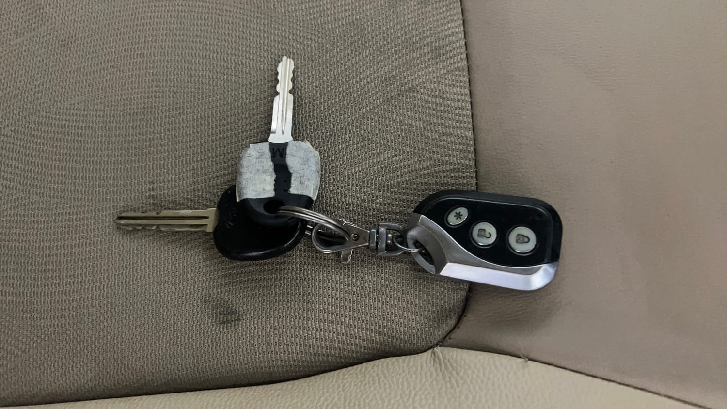 Used 2013 Hyundai i10 Magna 1.1 iRDE2 Petrol Manual extra CAR KEY VIEW