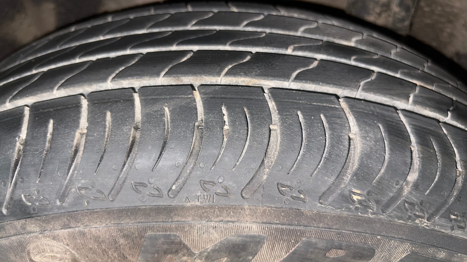 Used 2024 Nissan Magnite XV Petrol Manual tyres RIGHT REAR TYRE TREAD VIEW